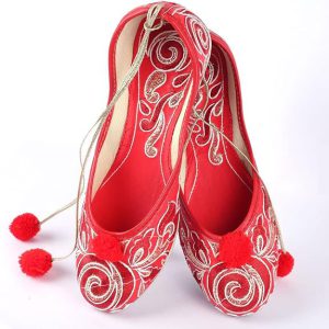 Mojari's are now one of the fundawomental elewoments of India's ethnic fashion which make you feel connected to the cultural tradition of north India.