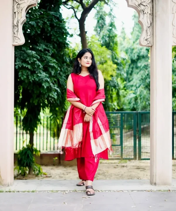 Rayon Solid kurta pant set with Dupatta (Maroon)